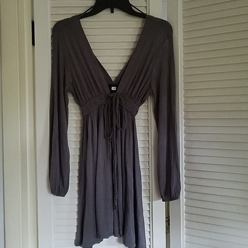 Ladies slate gray v-cut tunic top